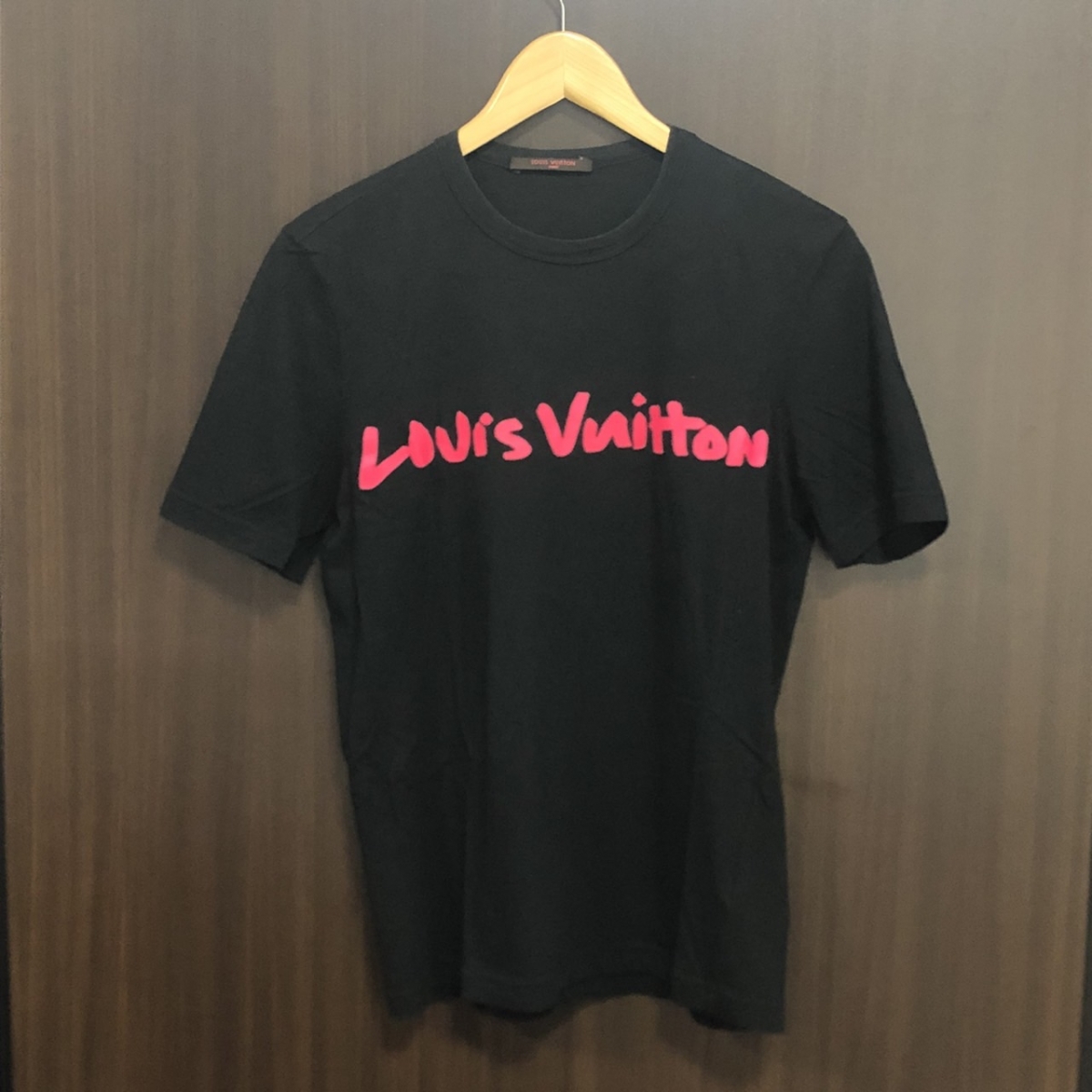 ルイヴィトンの2009年製 ×スティーブン・スプラウス グラフィティロゴ ブラック半袖Tシャツ RM0911S MOJR93JDTの買取実績です。