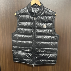 モンクレールの2014AW 国内正規 ブラック GUI 薄型ダウンベストの買取実績です。