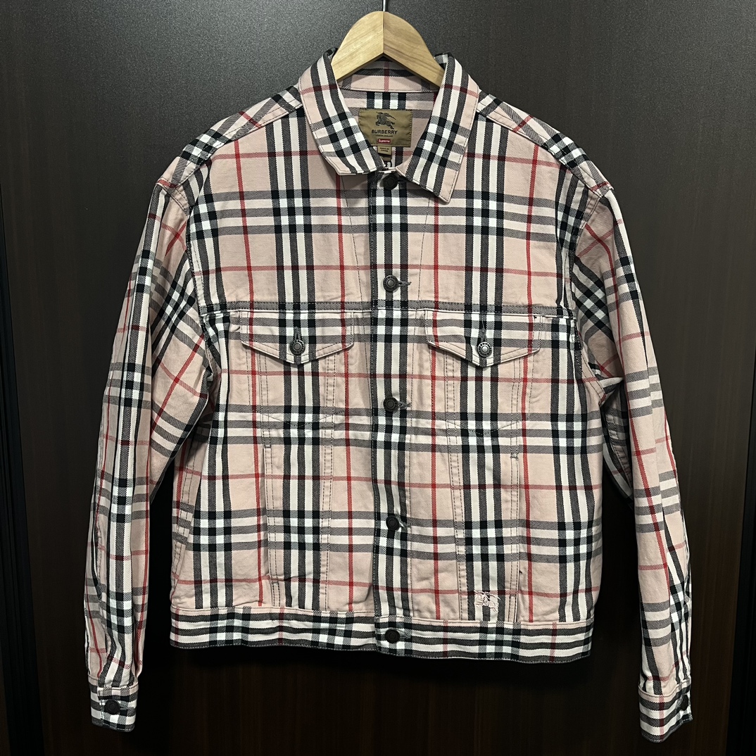 シュプリームの×Burberry 2022SS ピンク Denim Trucker Jacket/デニムトラッカージャケットの買取実績です。