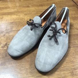 サントーニの11261 グレー スエード スリッポンローファーの買取実績です。