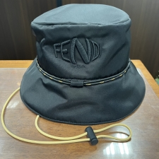 フェンディ FXQ801 AFYP 2021SS 黒 ナイロン ロゴ刺繍バケットハット 買取実績です。
