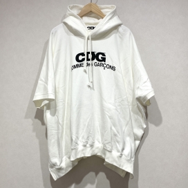 コムデギャルソンのロゴプリント ポンチョパーカー sz-t018の買取実績です。