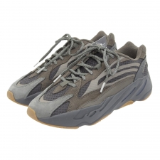 宅配買取センターでアディダスのEG6860、YEEZY BOOST 700 V2というスニーカーを買取させていただきました。状態は数回使用程度の新品同様品です。