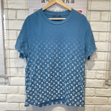 新宿店で、ルイヴィトンのグラディエントTシャツを買取いたしました。状態は若干の使用感があるお品物です。