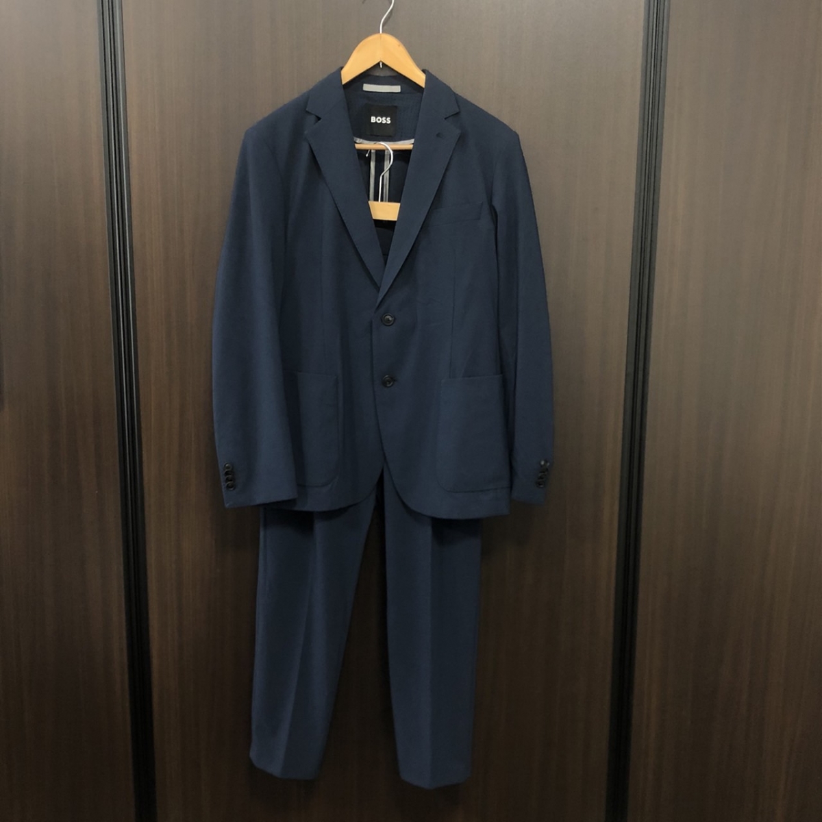 ヒューゴボス 濃紺ジャケット 金ボタン 神戸三宮でヒューゴボスを買取 