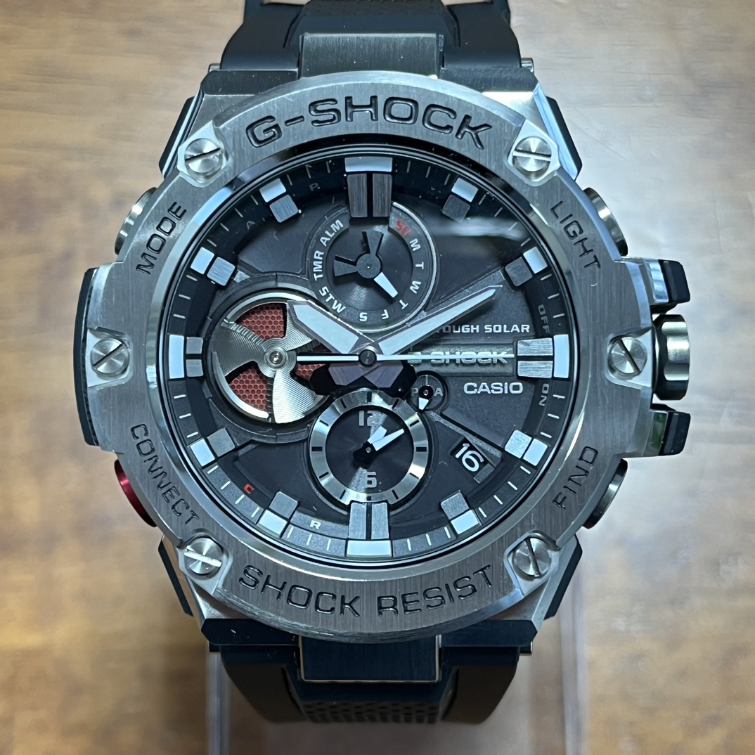 G-SHOCKのシルバー ソーラー時計 GST-B100-1AJFの買取実績です。