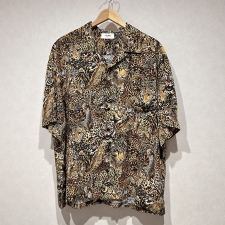 浜松入野店で、セリーヌのエディ期のレオパード柄半袖シャツ、2C517251Sを買取ました。状態は綺麗な状態の中古美品です。
