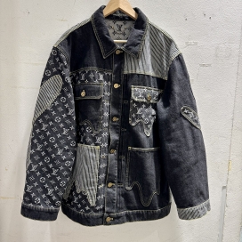渋谷店で、ルイヴィトンとNIGOのコラボジャケット、1A9K66