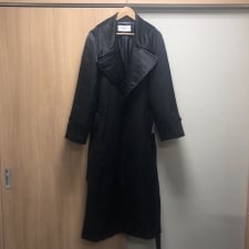 エコスタイル神戸三宮店にて、サンローランパリから2023年モデルとして発売されたクレープサテン素材のベルトコートを高価買取いたしました。状態は未使用に近い試着程度の品です。