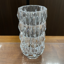 心斎橋でバカラを買取。ルクソースベースの花瓶を買取ました。状態は未使用に近い試着程度の品です。