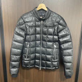 モンクレールの2016‐2017AW ブラック CHARENTE/シャレンテ ラムレザー ダウンジャケットの買取実績です。