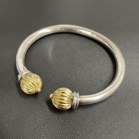 イリアスララウニスの925×750 ワイヤー バングルの買取実績です。