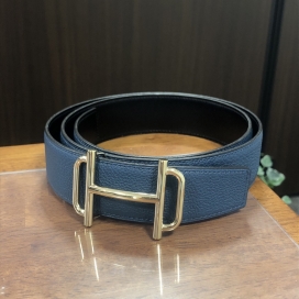 エルメスのY刻印 2020年製 Hバックル ゴールド トゴ ブルー レザーベルト 本革の買取実績です。