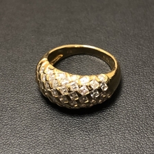 神戸三宮店で、K18イエローゴールドに1.84ctのスクエアカットダイヤモンドがデザインされた指輪を高価買取いたしました。状態は通常使用感のお品物です。