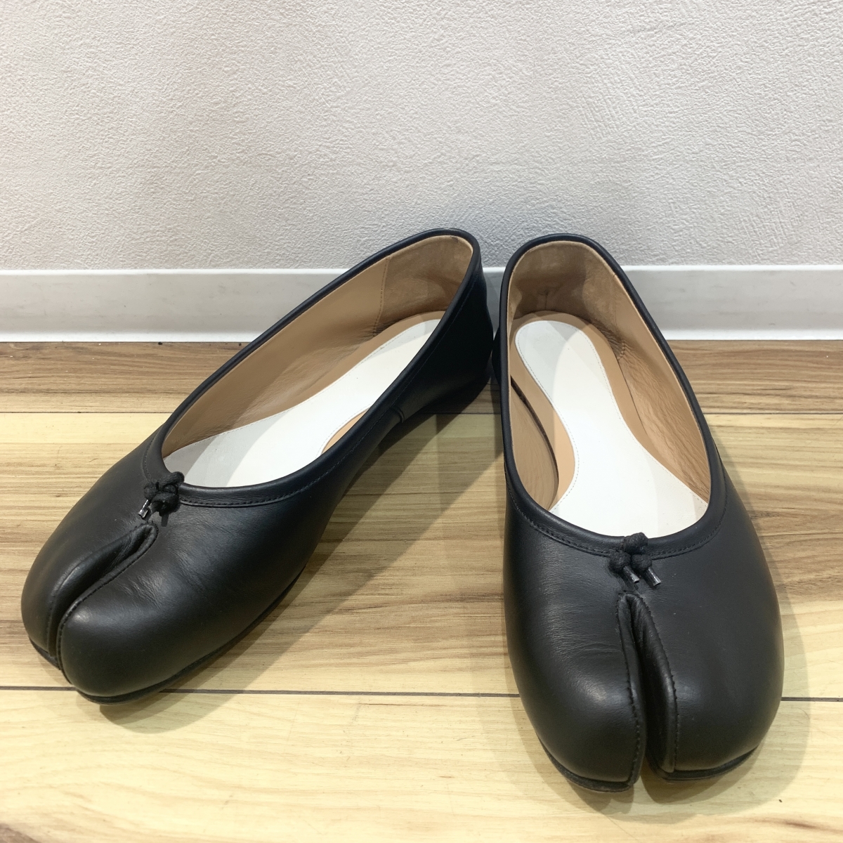 エコスタイル浜松入野店で、マルジェラのブラックの足袋バレエシューズ