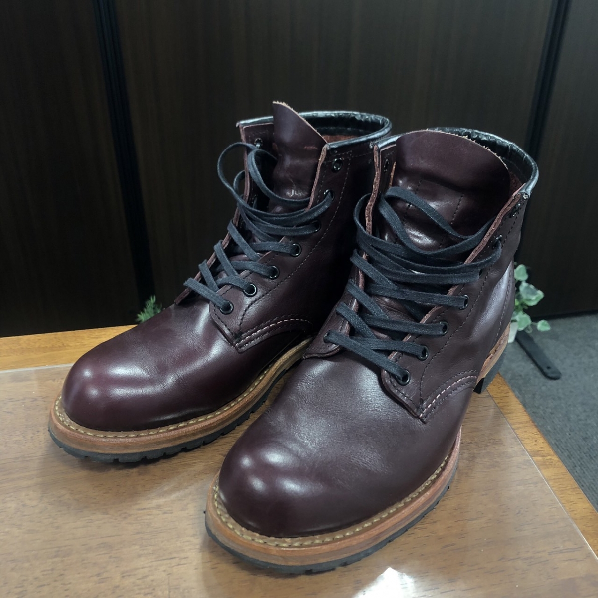 レッドウイングの2020年製 9411 Classic Dress Beckman Boot Vibram ブラックチェリーフェザーストーンの買取実績です。