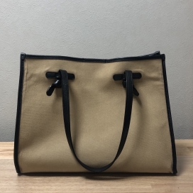 ジャンニキャリーニのMARCELLA･マルチェッラ ベージュ キャンバストートバッグ ポーチ付きの買取実績です。