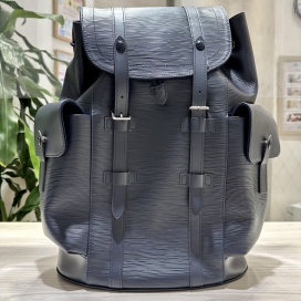 ルイヴィトンのネイビー 2016年製 M50159 クリストファーMM バックパックの買取実績です。