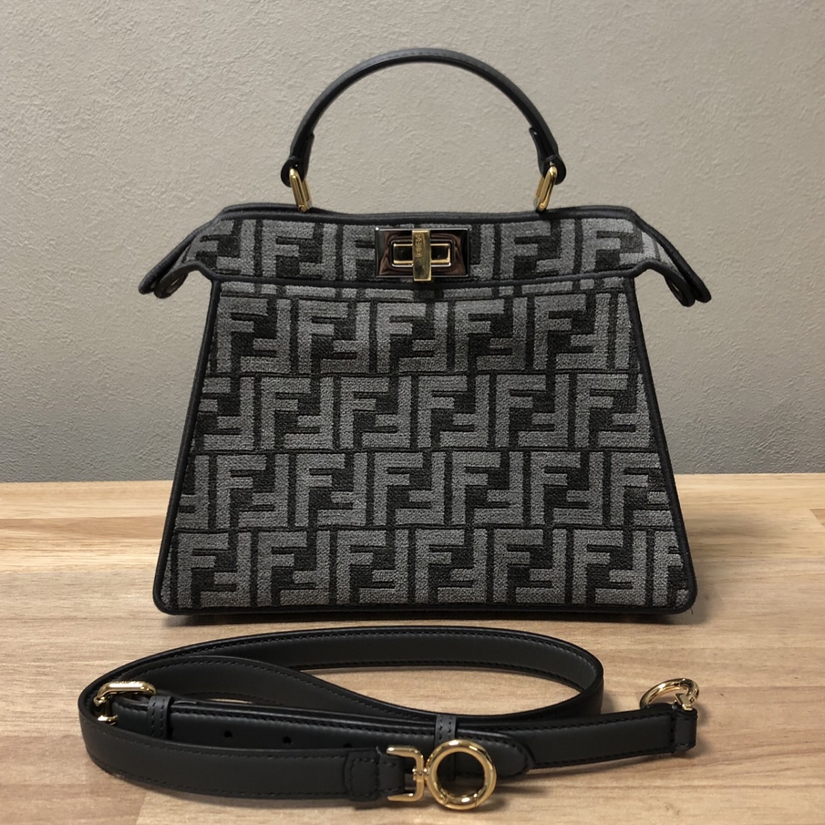 楽天市場】FENDI フェンディ ピーカブー ミニ セレリア パイソン