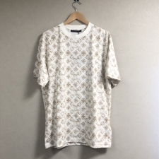 神戸三宮店にて、ルイヴィトンの2023年SSモデルであるモノグラムコットンTシャツ・1ABJEAを高価買取いたしました。状態は未使用に近い試着程度の品です。
