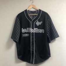 神戸三宮店にて、ルイヴィトンの2023年SSモデルとして発売されているベースボールシャツ・1AB5KXを高価買取いたしました。状態は未使用に近い試着程度の品です。