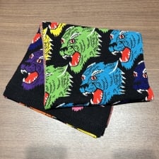 浜松入野店で、GUCCIのマルチカラーのTIGER PATTERNスカーフを買取ました。状態は若干の使用感がある中古品です。