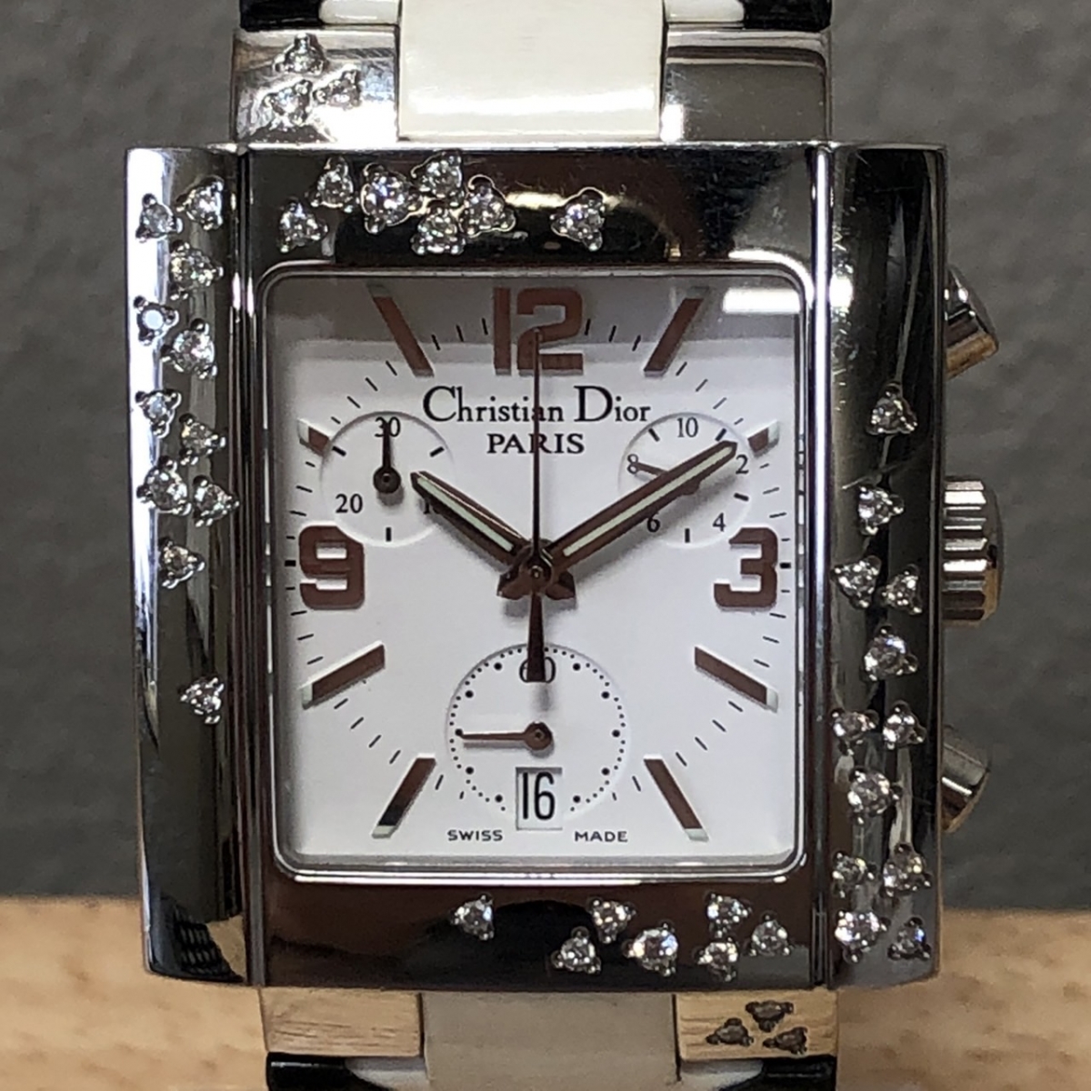 ディオールのリヴァ D81-101 ダイヤベゼル クロノグラフ クォーツウォッチ・腕時計 レディースの買取実績です。