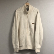 神戸三宮店にて、ジリーの裏地の総柄デザインが特徴的なカシミヤ100%ニットジャケットを高価買取いたしました。状態は通常使用感のお品物です。