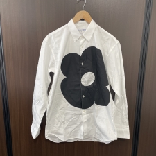 心斎橋店で、コムデギャルソンの23SSのホワイトのフラワープリントシャツ、FK-B013を買取ました。状態は綺麗な状態の中古美品です。