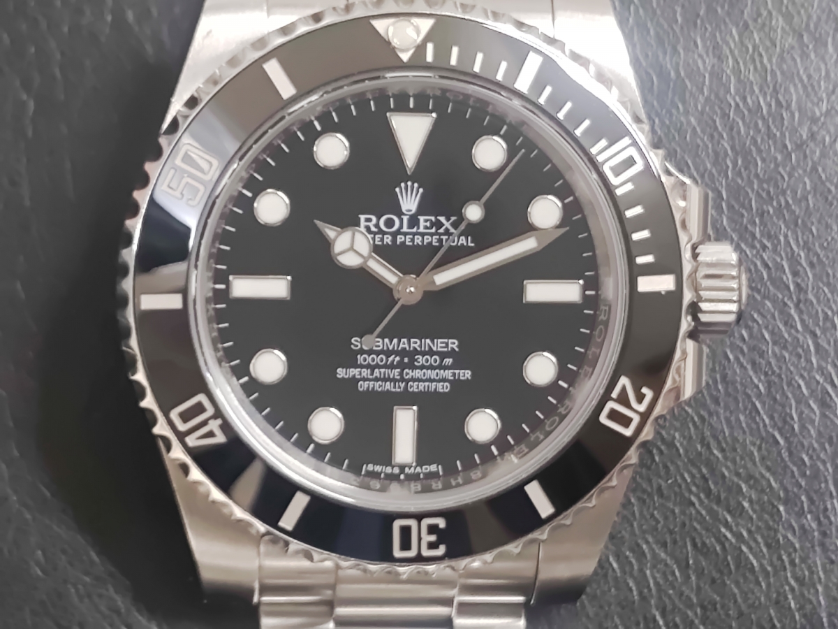 ロレックスの114060 ランダム番 ノンデイト 黒文字盤 サブマリーナー 自動巻き 腕時計の買取実績です。