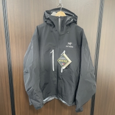 アークテリクスを心斎橋で買取。ブラックのアルファSVジャケットを買取ました。状態は未使用品です。