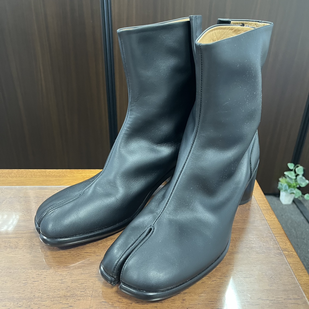 メゾンマルジェラのS57WU0132 カーフレザー ブラック 足袋ブーツの買取実績です。
