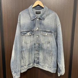 バレンシアガの23SS USED加工 オーバーサイズデニムジャケット 724651の買取実績です。