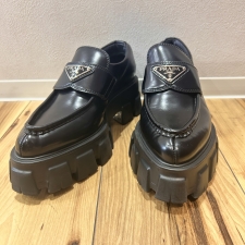 エコスタイル浜松入野店でプラダのブラックのモノリスブラッシュドレザー、ポインテッドトゥのローファー、1D663Mを買取しました。状態は綺麗な状態の中古美品です。