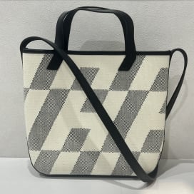 エルメスのZ刻印 ブラック×ホワイト アンビエPM レザー キャンバスの買取実績です。