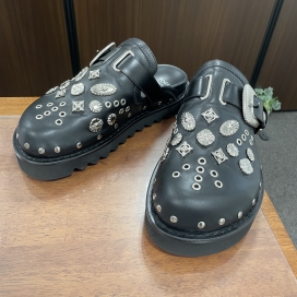 トーガヴィリリースのスタッズ サンダル EYELET METAL SABOT AJ1066の買取実績です。