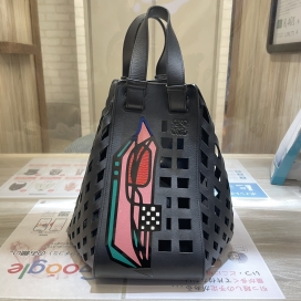 ロエベのブラック チューリッププリント ミディアムサイズ ハンモックバッグの買取実績です。