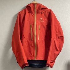 神戸三宮店でアークテリクスを買取。アルファSVの30th限定カラー、26024を買取ました。状態は綺麗な状態の中古美品です。