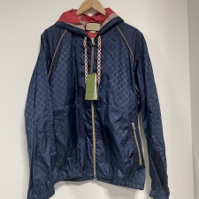 心斎橋店でグッチのGGデザインのテクニカルフーデッドジャケットを買取しました。状態は数回使用程度の新品同様品です。