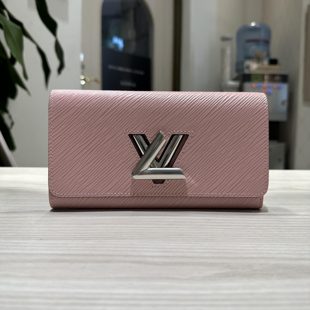 ルイヴィトンのローズバレリーヌ エピ M61178 2018年製 ポルトフォイユツイスト 長財布の買取実績です。