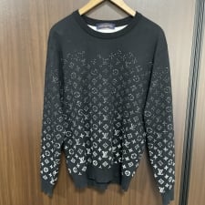 心斎橋店で、ルイヴィトンのブラックのモノグラムグラデニット、HKN44WUSOを買取ました。状態は若干の使用感がある中古品です。