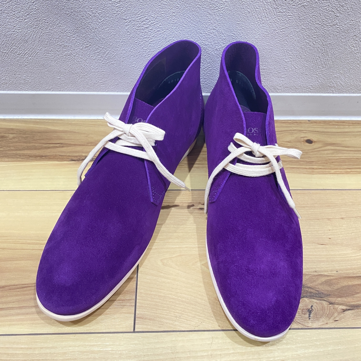 浜松入野でヒューゴボスを買取。パープルのスエードチャッカブーツを