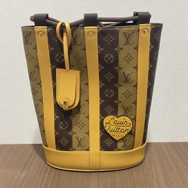 ルイヴィトンの×NIGO M45968 ランドネ メッセンジャー バッグの買取実績です。