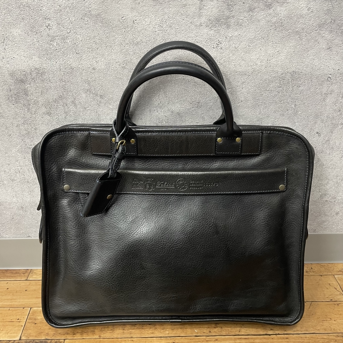 フェリージのブラック 8637/3 シュリンク×バケッタ オールレザー ブリーフケースの買取実績です。