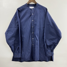 浜松入野店でグラフペーパーのネイビーのHigh Count Broad Stripe Band Collar Shirt、GM223-50078Bを買取しました。状態は若干の使用感がある中古品です。