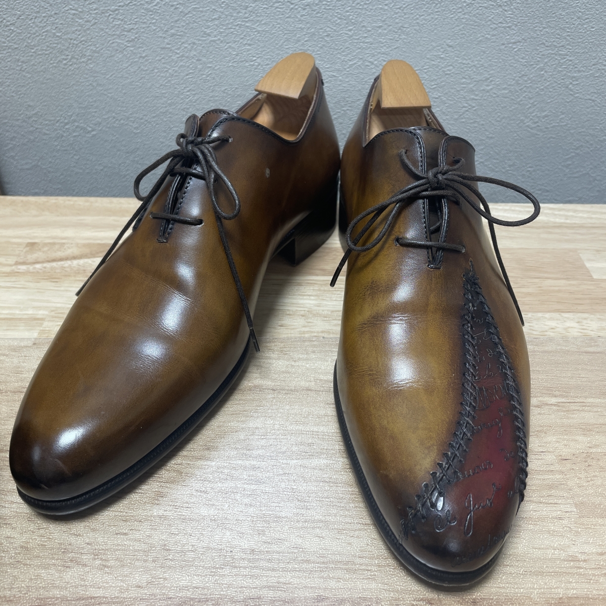 Berlutiベルルッティ アレッサンドロ スカーズ カリグラフィ スクリット