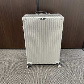 リモワの4輪スーツケース クラシックフライト 76リットル 971.70.00.4の買取実績です。