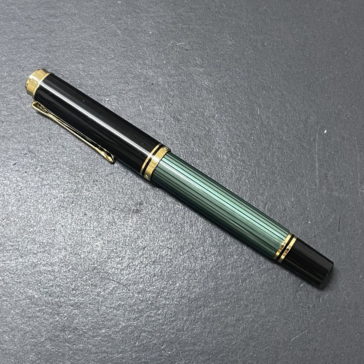 ペリカンのグリーン×ブラック M400GRF F字 万年筆の買取実績です。