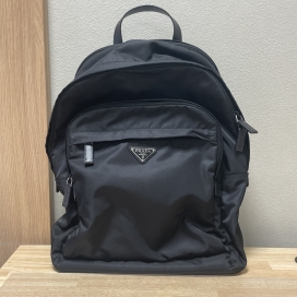 プラダのRe-Nylon サフィアーノレザー バックパックの買取実績です。