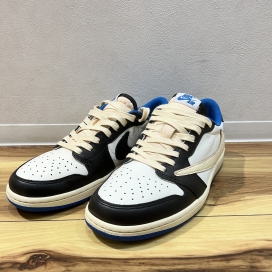 ナイキの×トラビス・スコット×フラグメント エアジョーダン 1 レトロ ロー オリジナル SP ミリタリーブルー×ブラック DM7866-140の買取実績です。